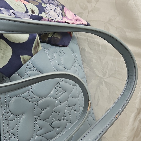 Betsey Johnson Tote Bag. - Picture 14 of 15